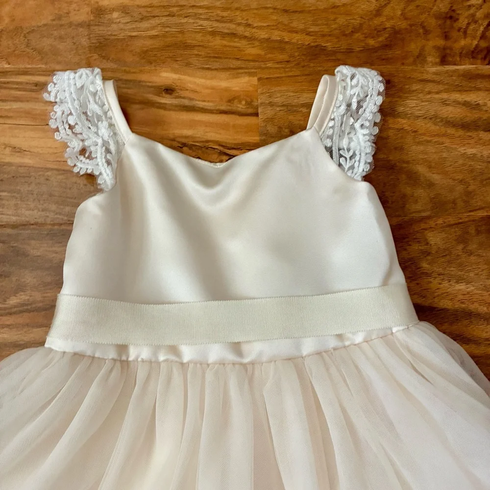 David’s Bridal Size 4 Ivory Flower Girl Dress With Bow Worn Once - Picture 2 of 14